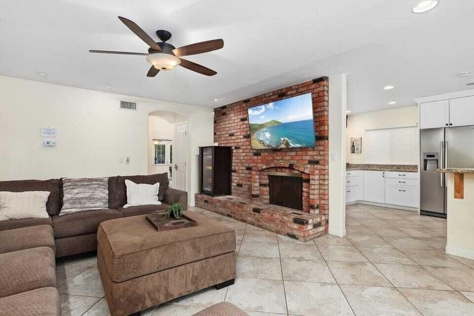 The fireplace is NOT for use, smart TV with Roku, large sofa, back patio access