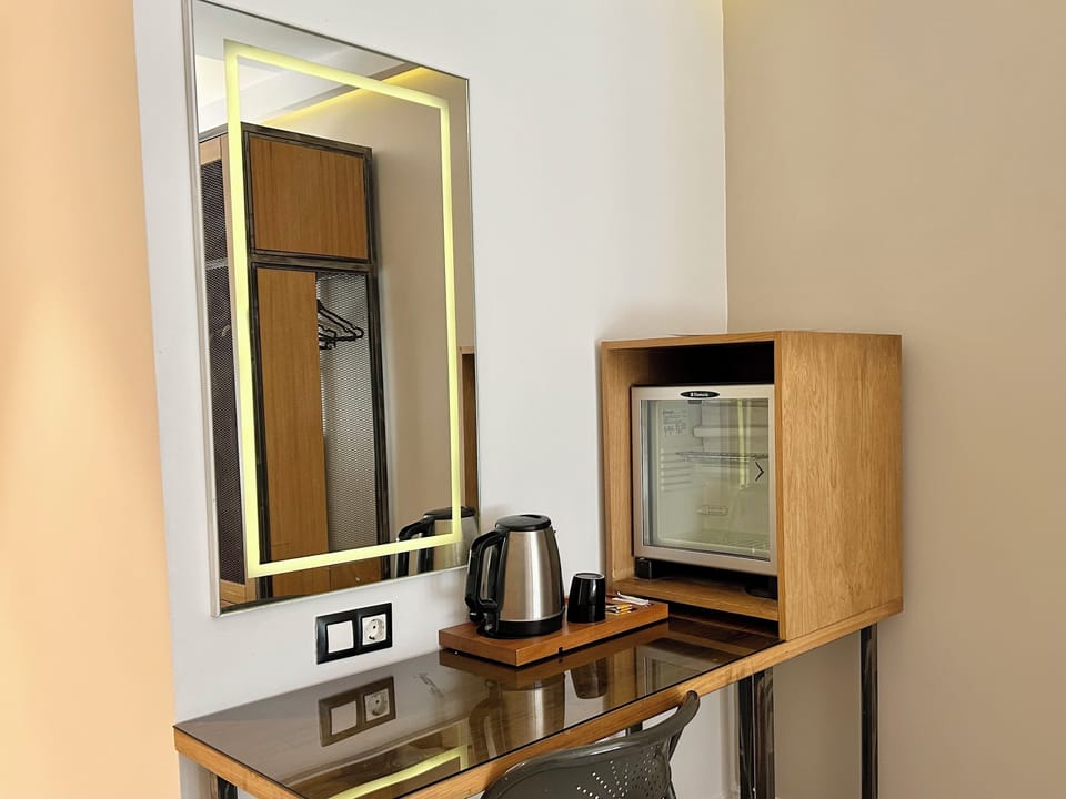 Minibar, in-room safe, desk, laptop workspace