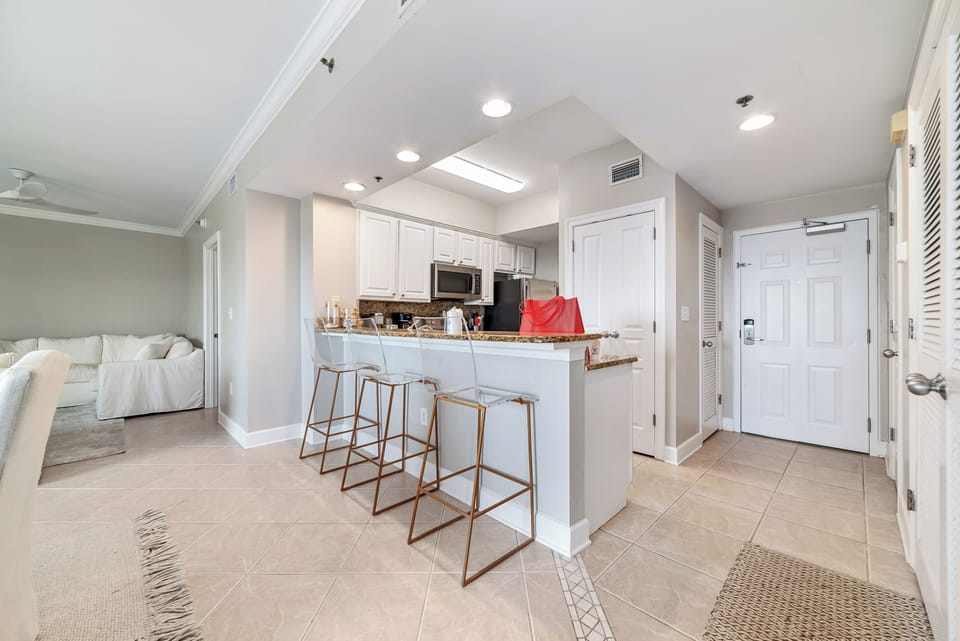 Breakfast bar and kitchen