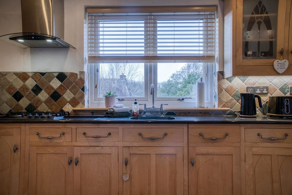 Little Glen - 3 Bedroom Holiday Home - Tenby (24884)