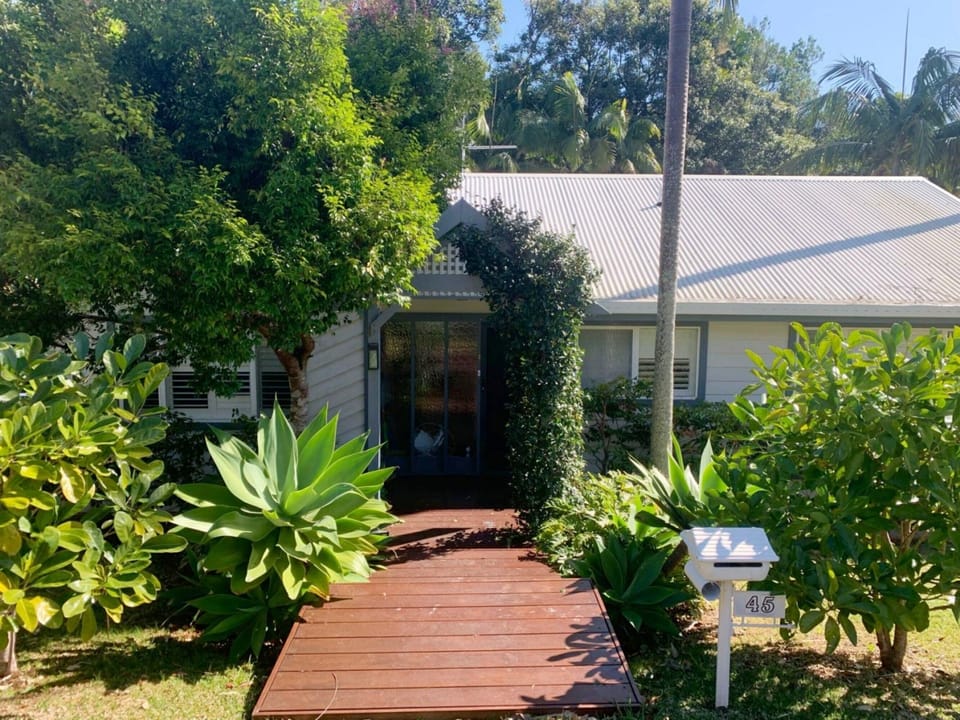 Omanu family home with pool in Port Macquarie
