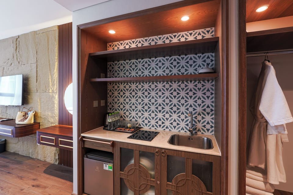 Family Quadruple Room, Non Smoking, Garden View | Private kitchen | Mini-fridge, microwave, stovetop, cookware/dishes/utensils
