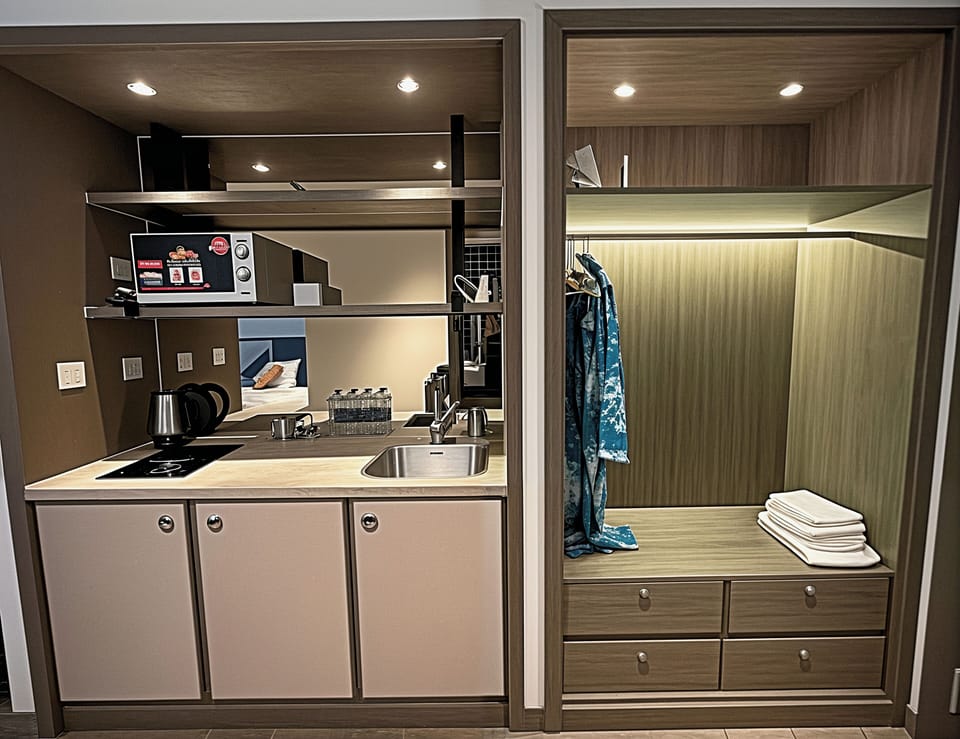 Junior Double or Twin Room | Private kitchen | Mini-fridge, microwave, stovetop, cookware/dishes/utensils