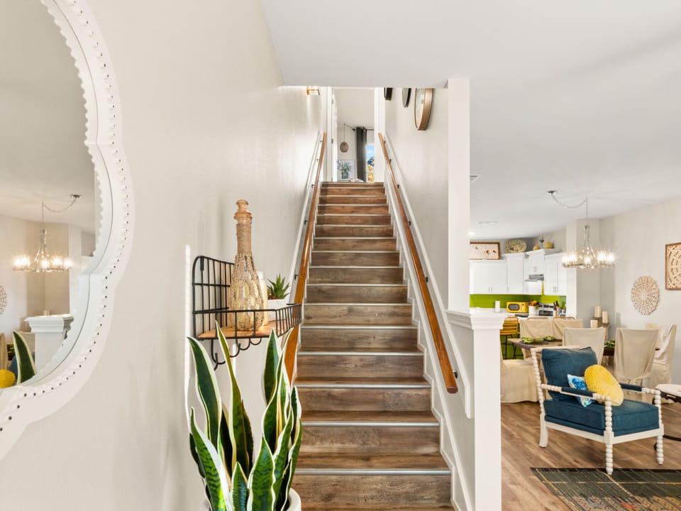 Lazy Lime's stairs to 2nd floor