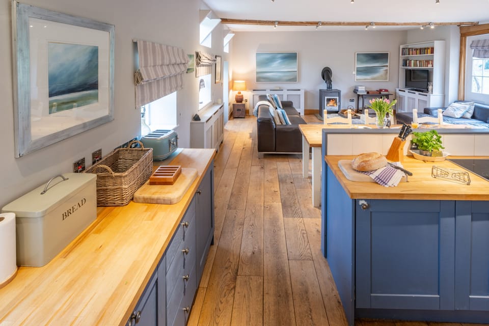 Ground floor: Modern kitchen