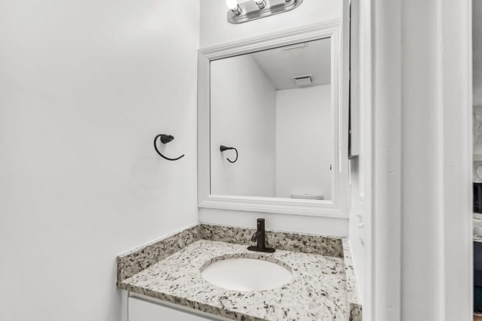 UnitBMagnoliaCirEHalfBath2