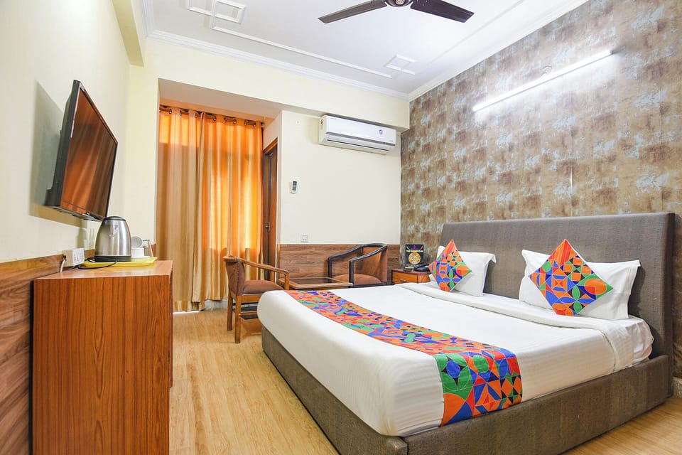 Premium Room | Egyptian cotton sheets, premium bedding, in-room safe, WiFi (free)