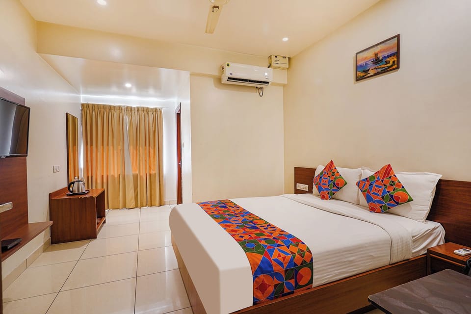 Premium Room | Egyptian cotton sheets, premium bedding, in-room safe, free WiFi