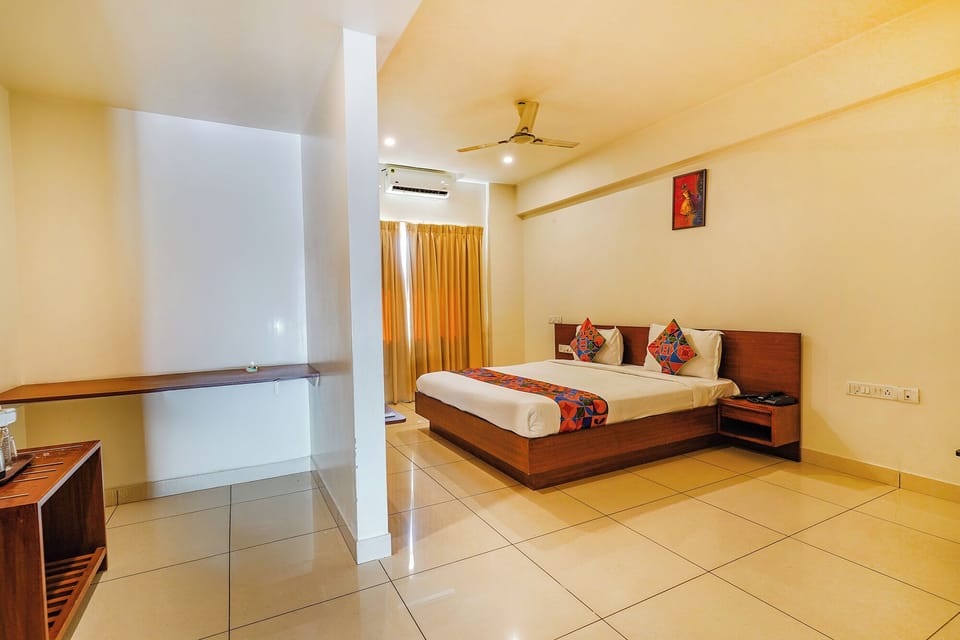 Egyptian cotton sheets, premium bedding, in-room safe, free WiFi