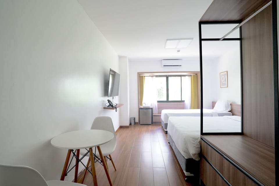Premier Triple Room | Free WiFi, bed sheets