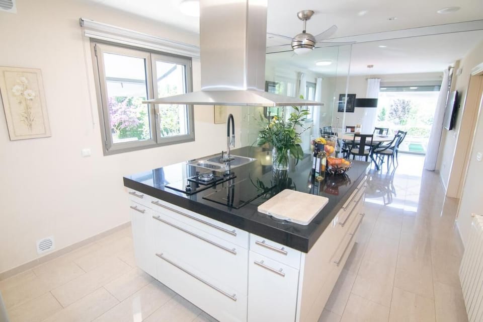 Villa, 4 Bedrooms, Private Pool, Garden View | Private kitchen