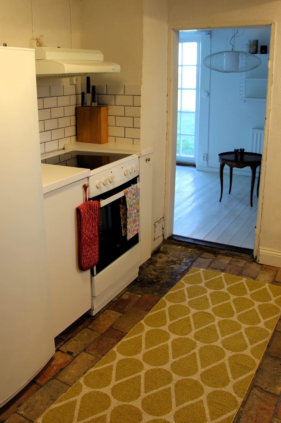 Basic Apartment, Garden View | Private kitchen | Full-size fridge, microwave, oven, stovetop