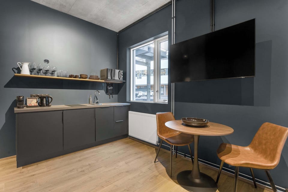 Kitchennette and dining area