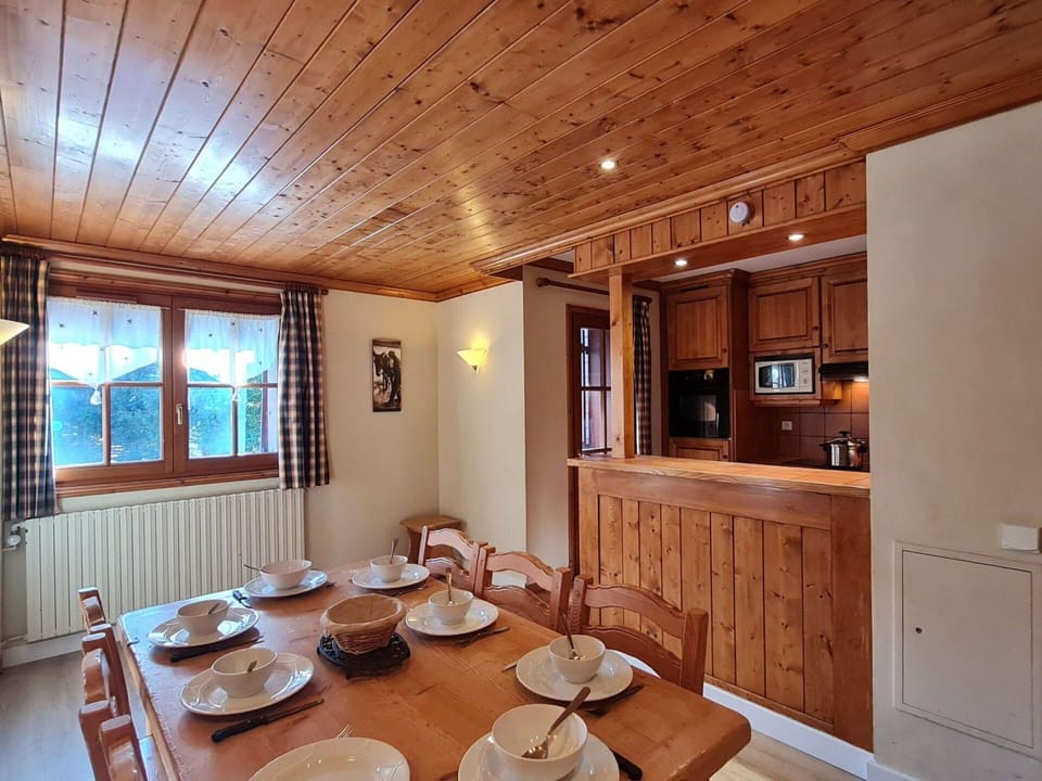 Wood, Ceiling, Interior Design, House, Furniture, Home, Wood Stain, Hardwood, Cabinetry, Room