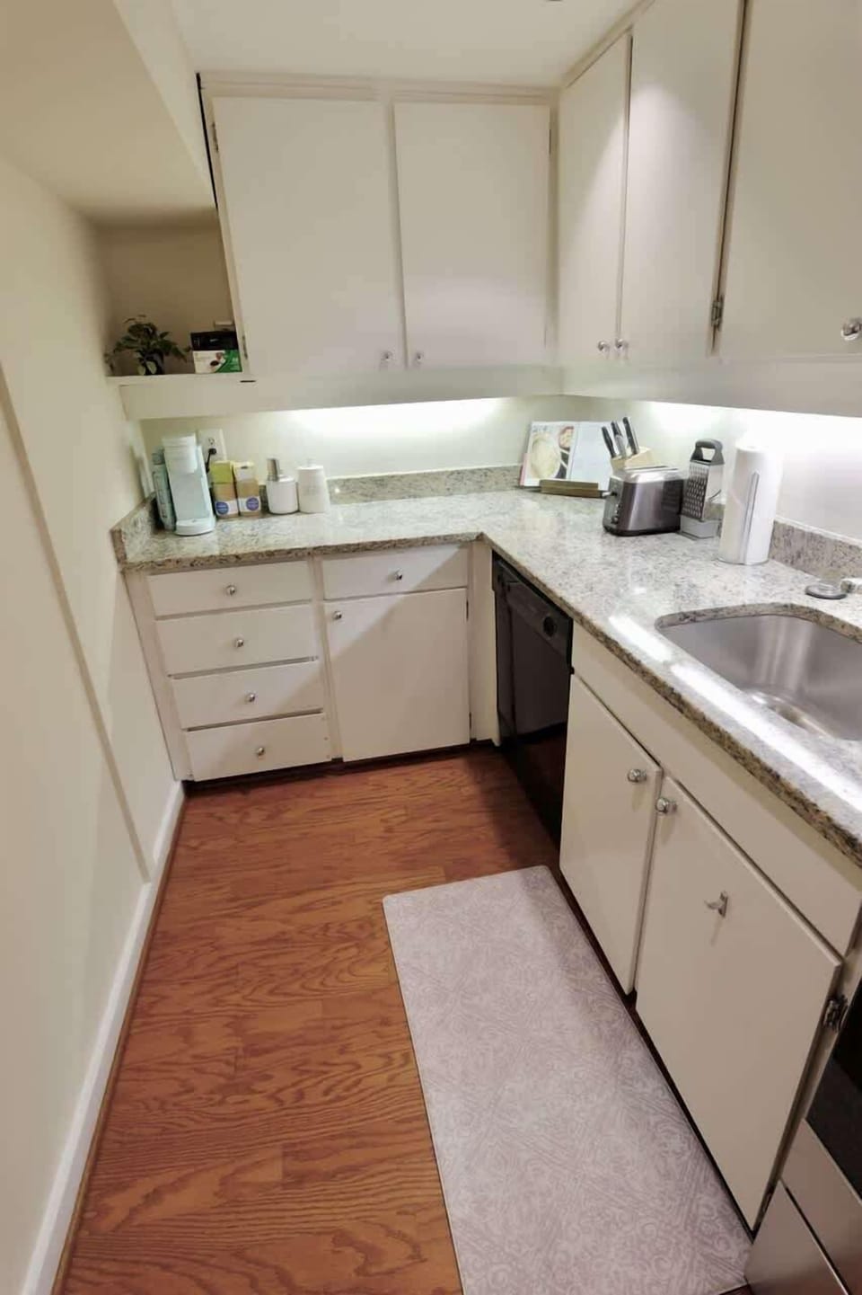 Full size kitchen for your stay! 