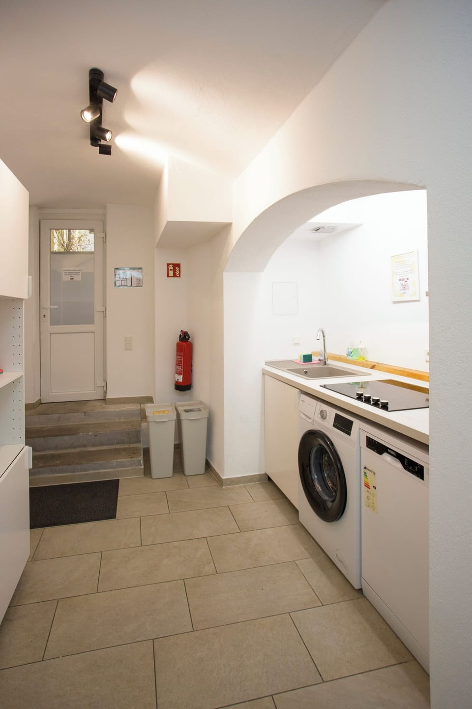 Mini-fridge, microwave, oven, stovetop
