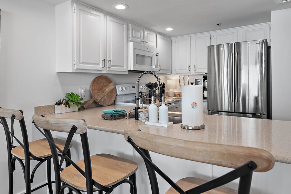 Eat-In-Kitchen