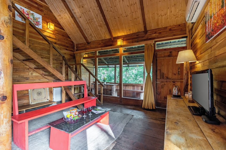 Deluxe Cottage, 1 Queen Bed, Balcony, Mountain View | Living area | Flat-screen TV