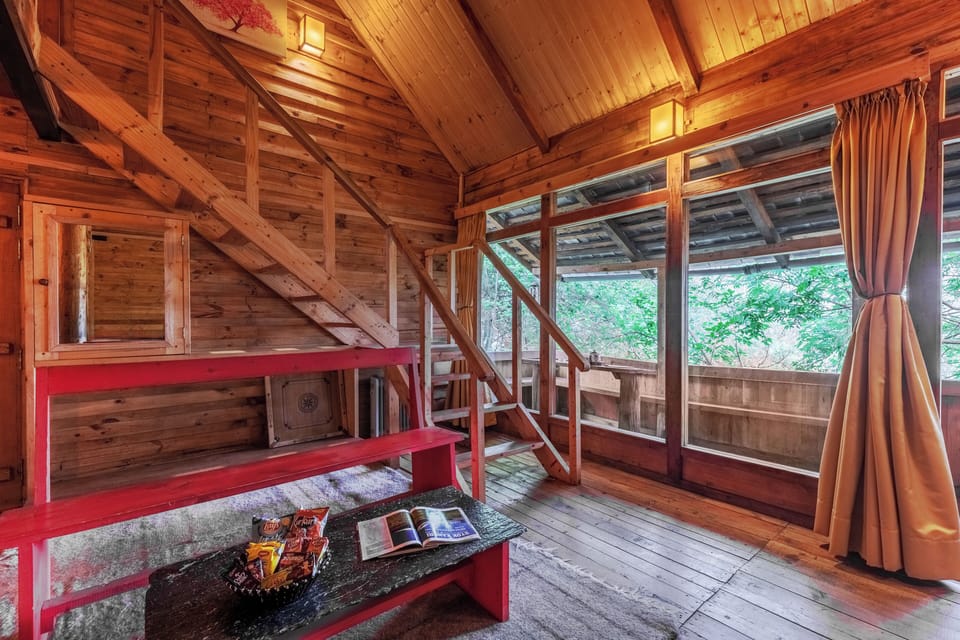 Deluxe Cottage, 1 Queen Bed, Balcony, Mountain View | Living area | Flat-screen TV