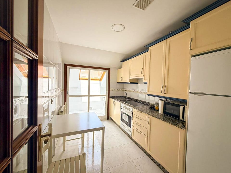 Penthouse, 1 Bedroom | Private kitchen | Fridge, microwave, stovetop, cookware/dishes/utensils