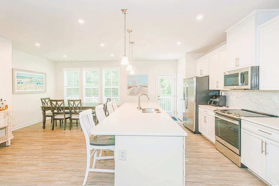 Second level Kitchen, dining and countertop seating.