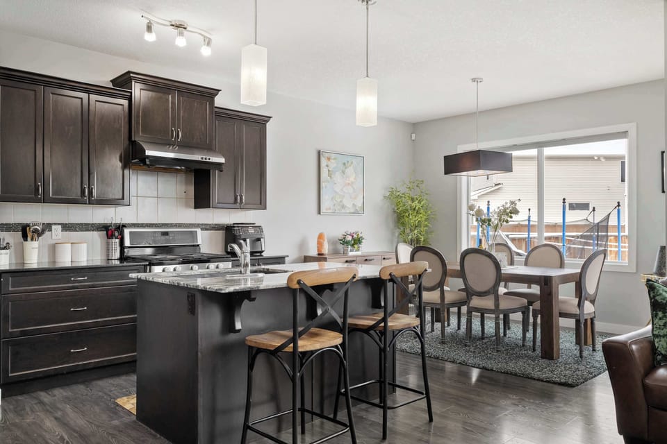 Large fully equipped kitchen, and plenty of seating. Perfect for entertaining!