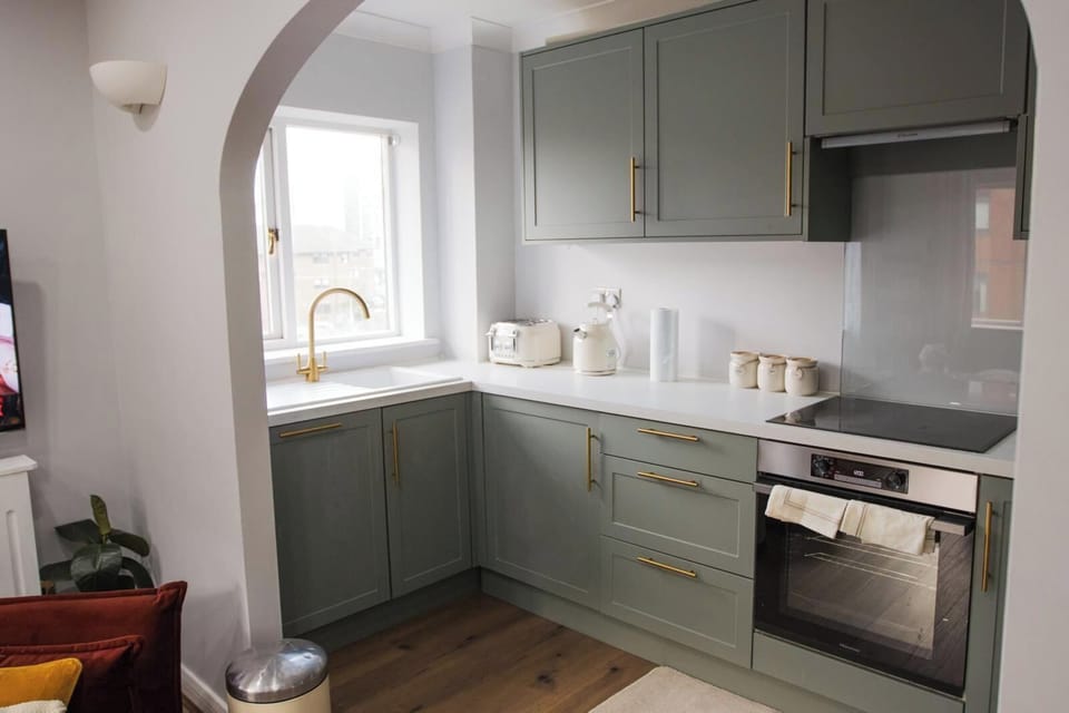 Apartment | Private kitchen | Fridge, microwave, oven, stovetop