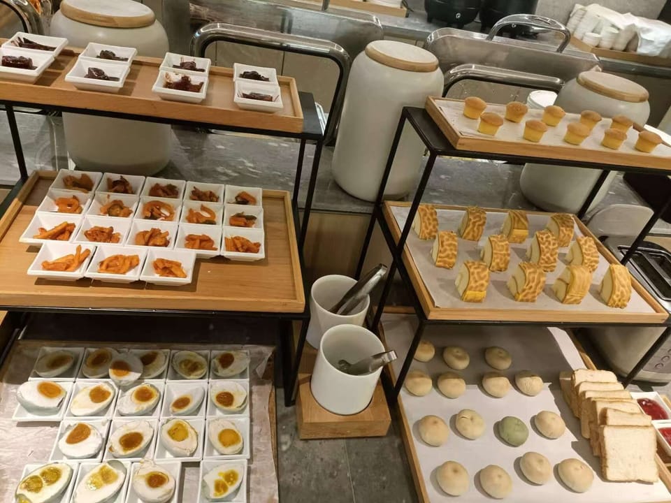 Daily buffet breakfast for a fee