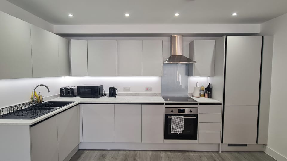 Apartment | Private kitchen | Fridge, microwave, oven, stovetop