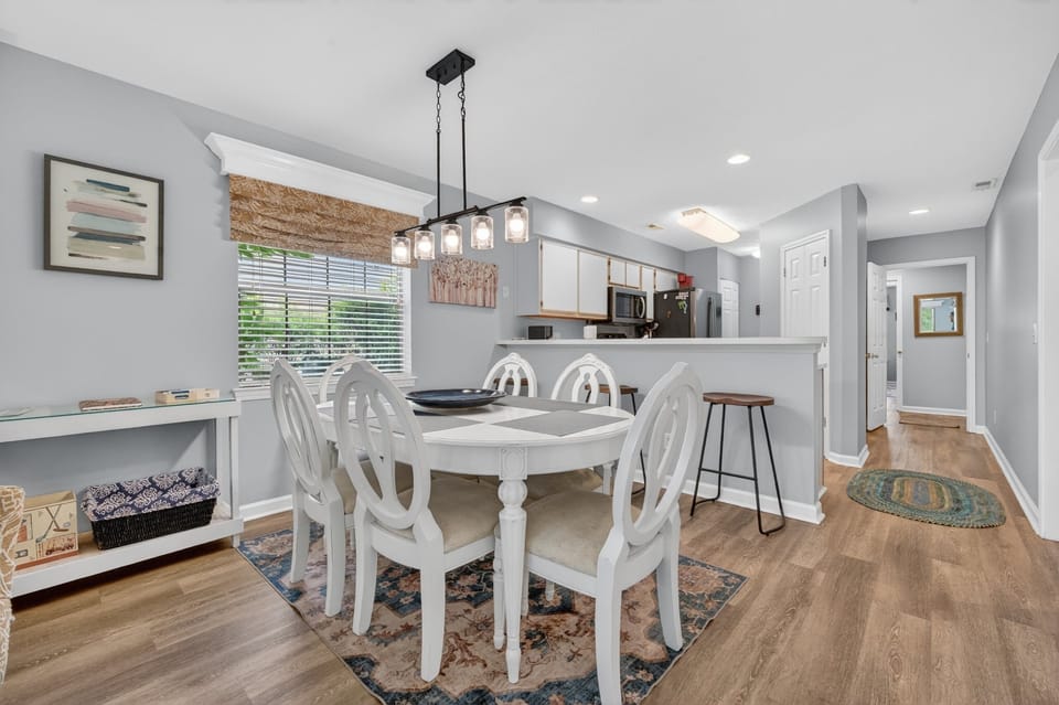 Condo, 3 Bedrooms | Dining