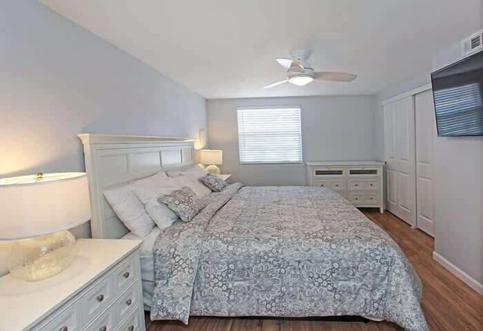 Unit B Bedroom 2
