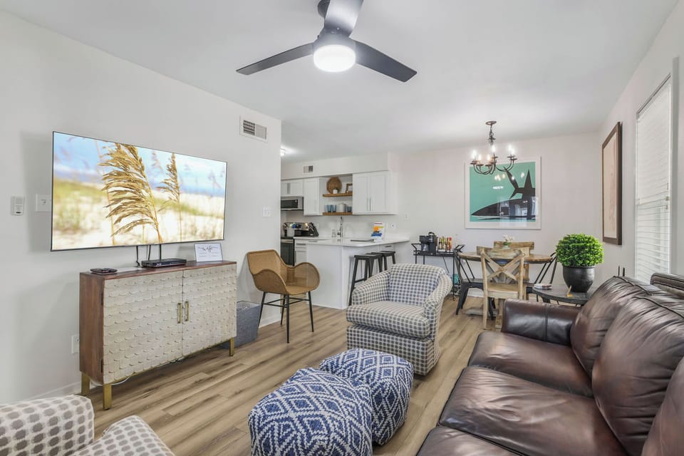 Living/Dining Area
