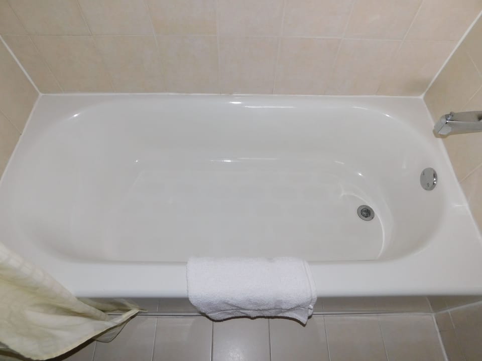 Standard Double Room, 2 Double Beds | Deep soaking bathtub