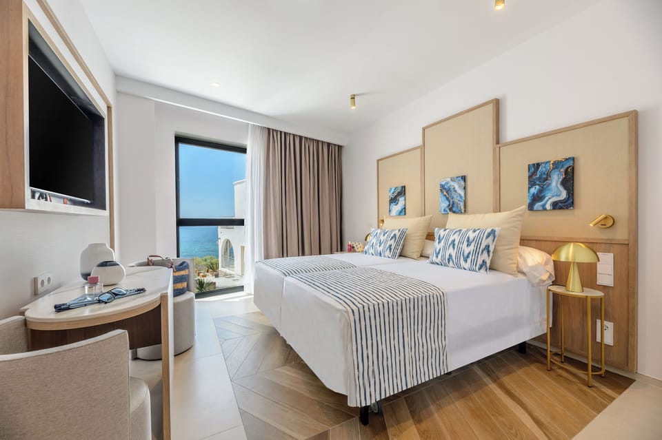 Twin Room, Partial Sea View | In-room safe, WiFi (free)