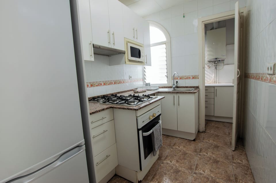 Classic Apartment | Private kitchen | Fridge, microwave, stovetop, cookware/dishes/utensils