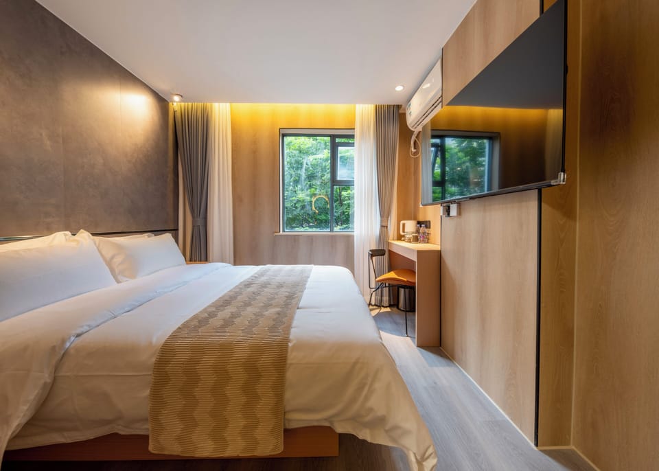 Comfort Double Room | Free WiFi, bed sheets