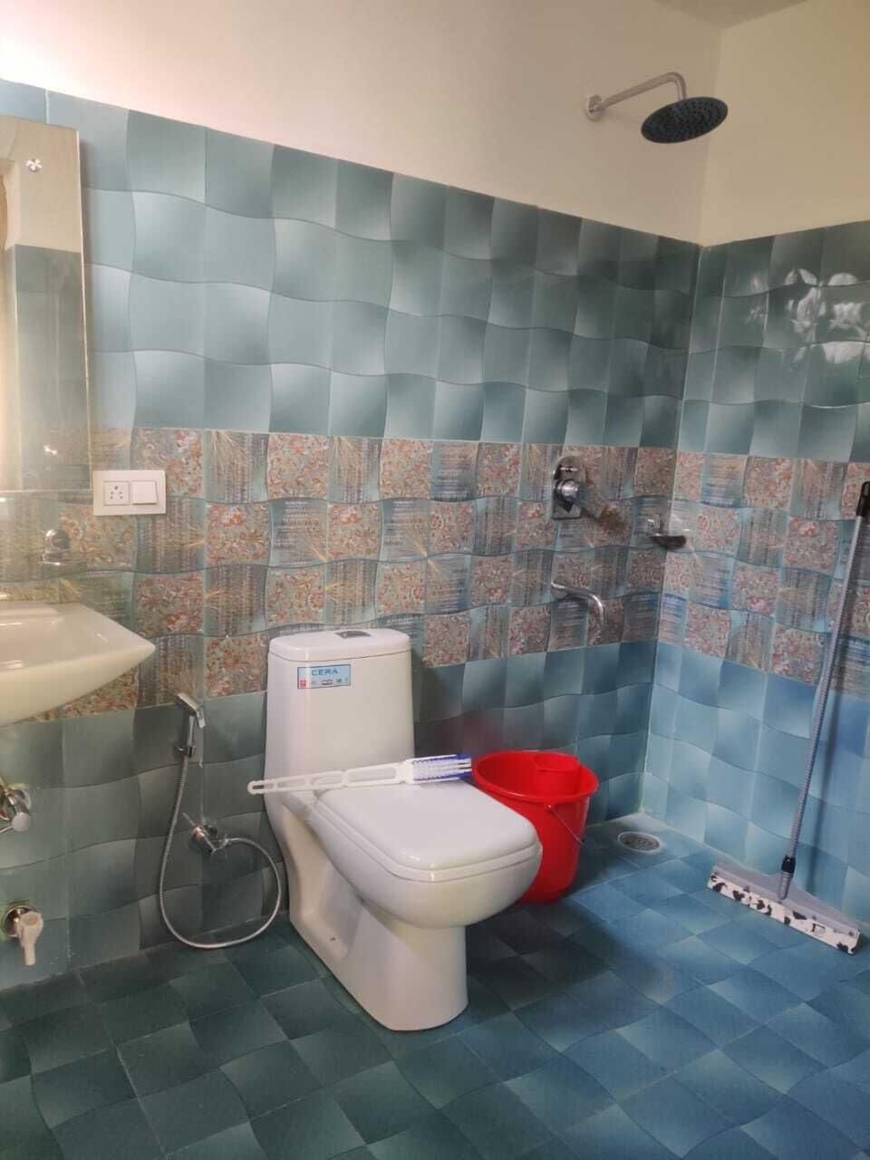 Deluxe Double Room, Garden View | Bathroom | Towels, soap, toilet paper