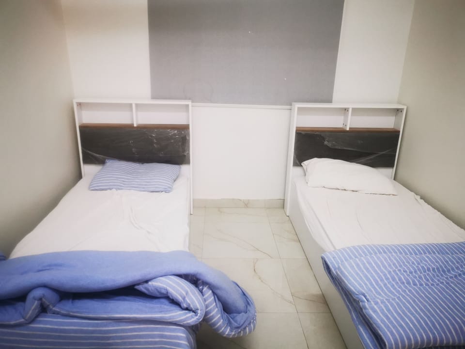 3 bedrooms, blackout drapes