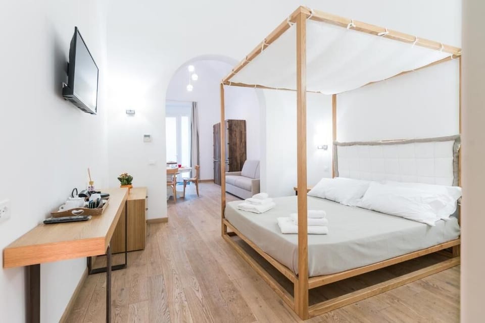 Deluxe Studio Suite, 1 Queen Bed with Sofa bed | Egyptian cotton sheets, premium bedding, down comforters