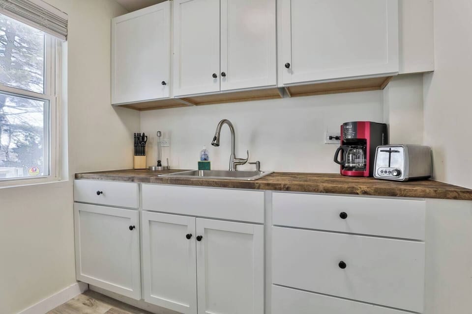 Plenty of Kitchen Cabinets for Storage