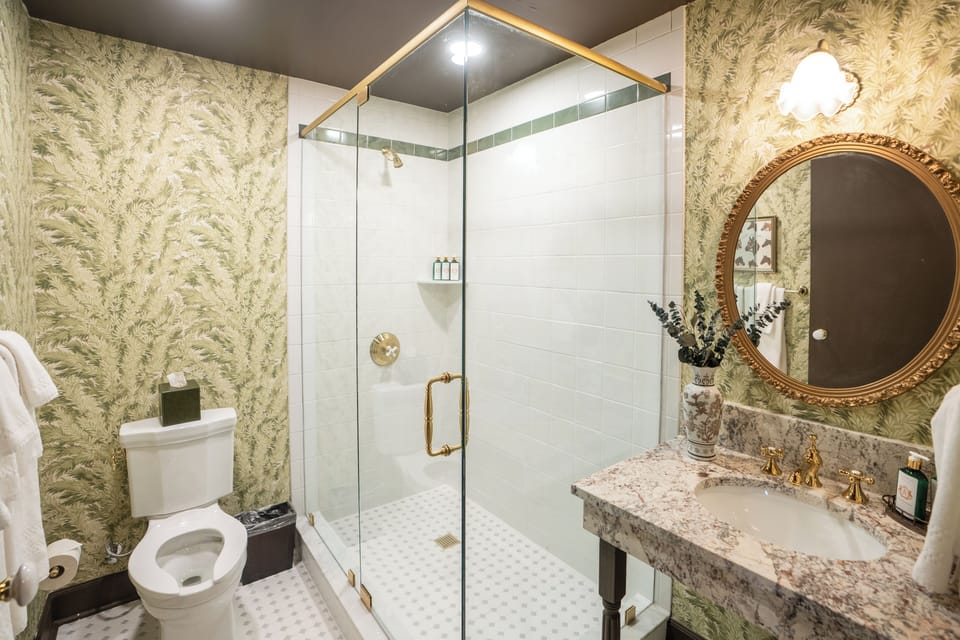 Standard Single Room | Bathroom | Hair dryer, towels, soap, shampoo