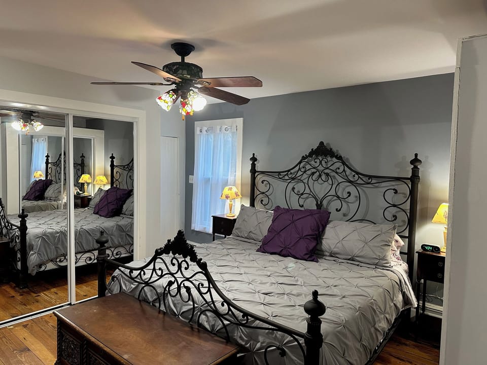 The Silver Suite | Premium bedding, down comforters, desk, WiFi (free)