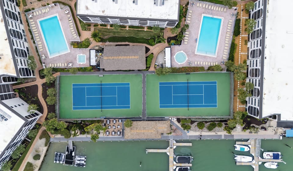 2 heated pools, 2 hot tubs, 2 tennis courts & a restaurant anchor the complex!