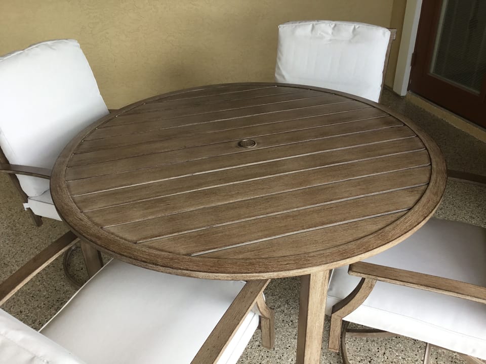 Outdoor dining