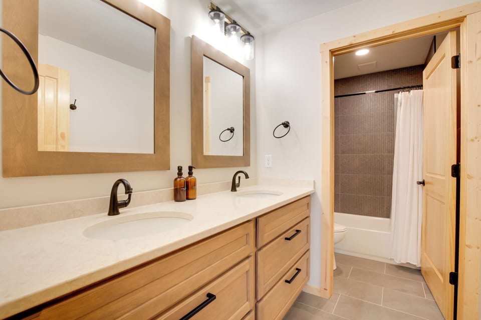 Full Bathroom