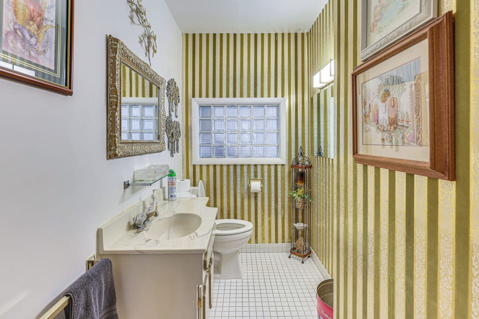 Half Bathroom | Main Level