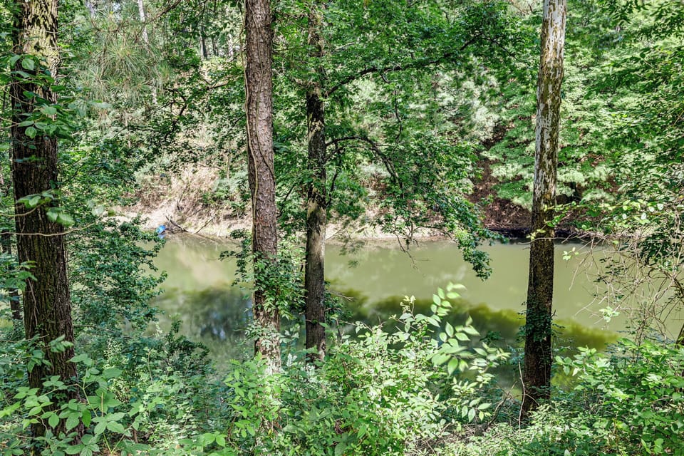 Lake Views (No Lake Access)