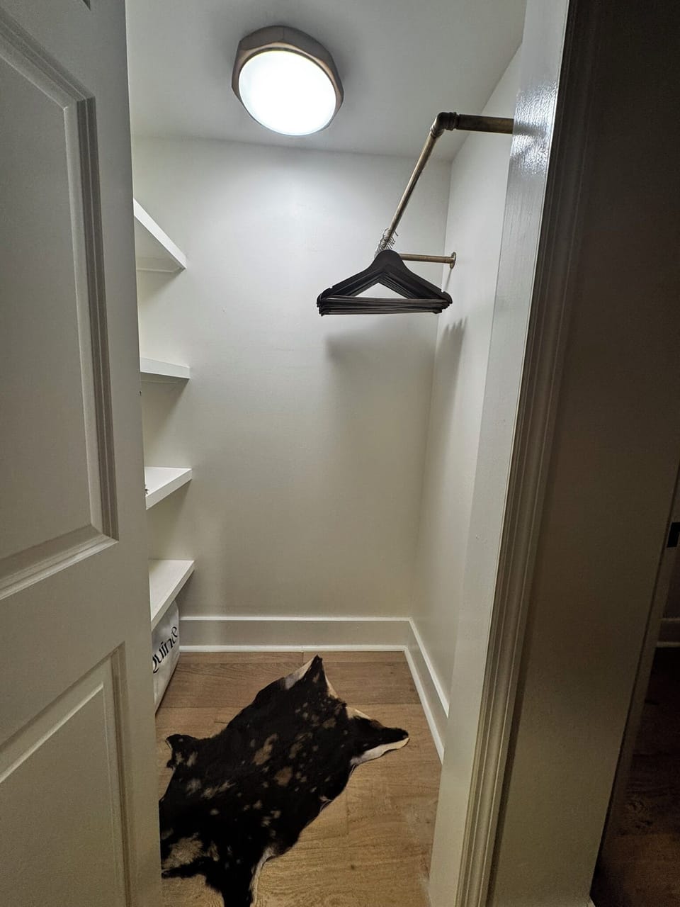 Guest room 2, Walk in closet with additional storage