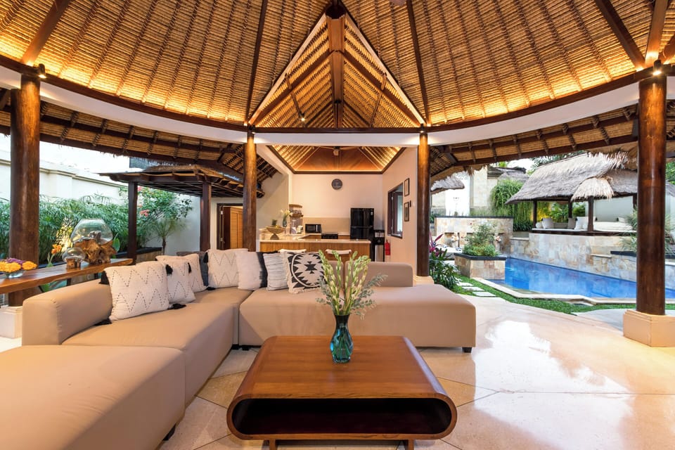 Comfort Villa | Living area | Flat-screen TV