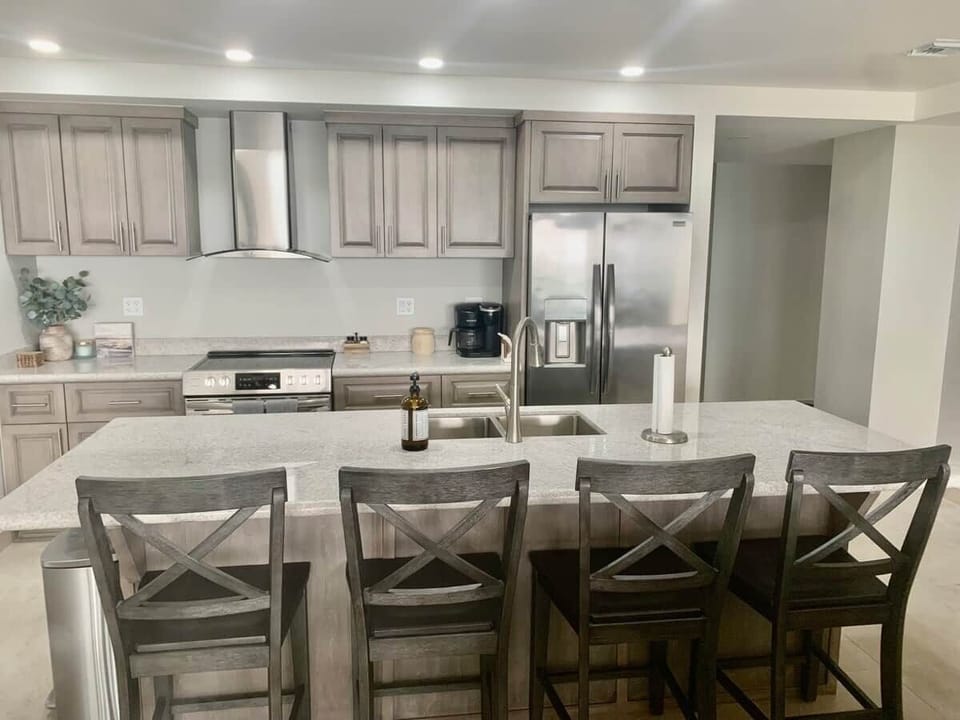 Full Kitchen, stove, microwave, dishwasher and all necessary appliances 